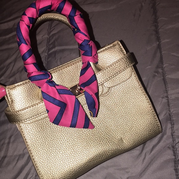 Chloe - Picture 2 of 3